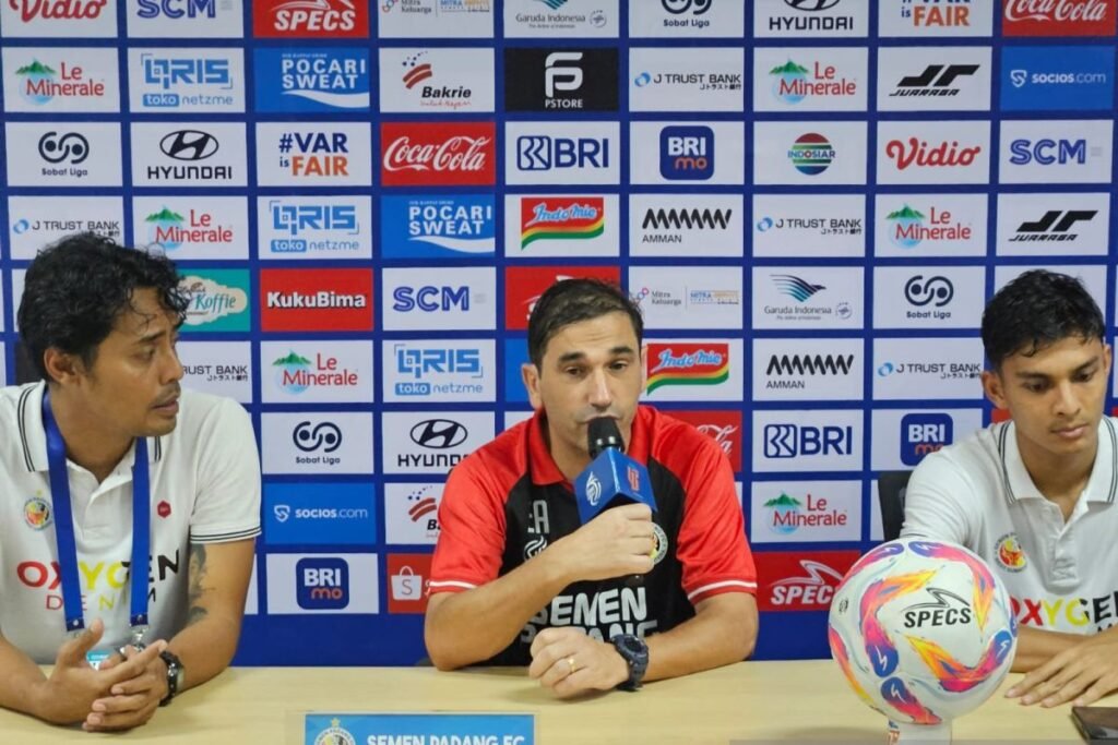 Pelatih Semen Padang Bangga atas Kemenangan di Markas Persija